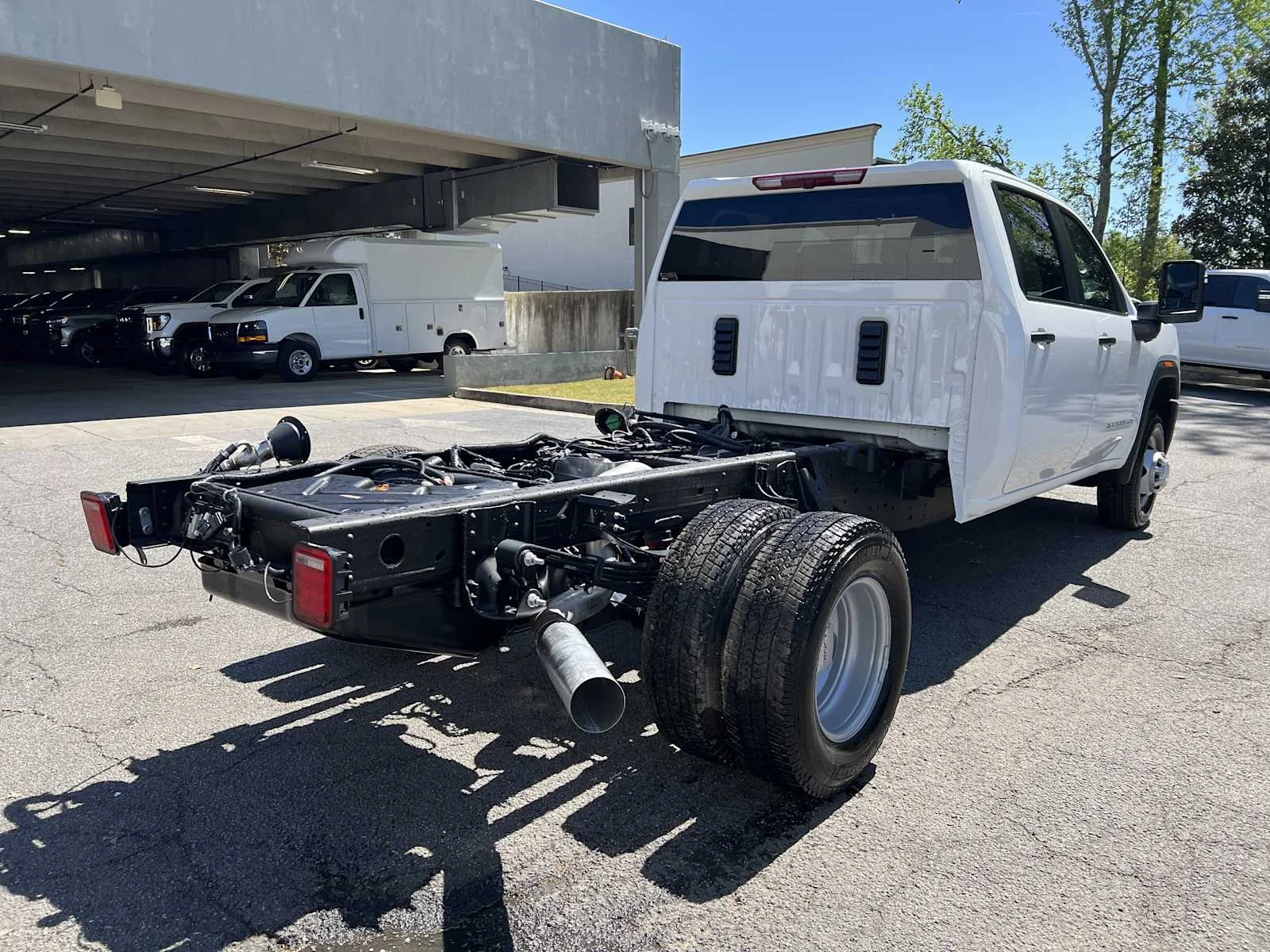 New 2026 Summit White GMC Pro image 7