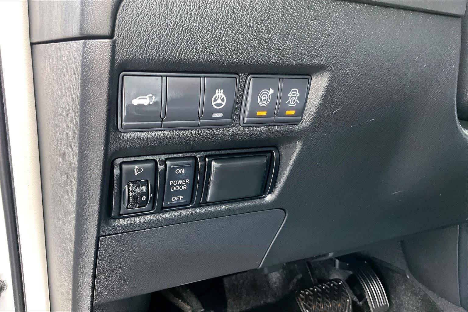 Used 2019 Brilliant Silver Metallic Nissan Platinum image 32