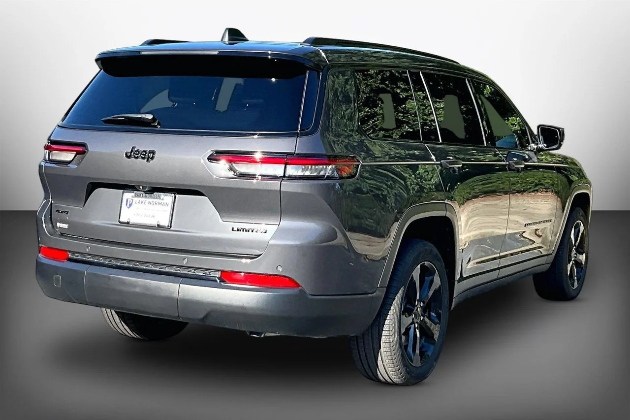 Used 2025 Gray Jeep Limited image 8