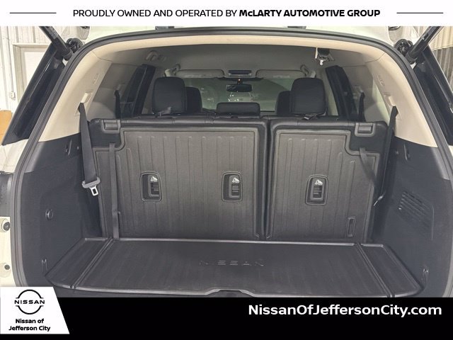 Used 2022 White Nissan SL image 14