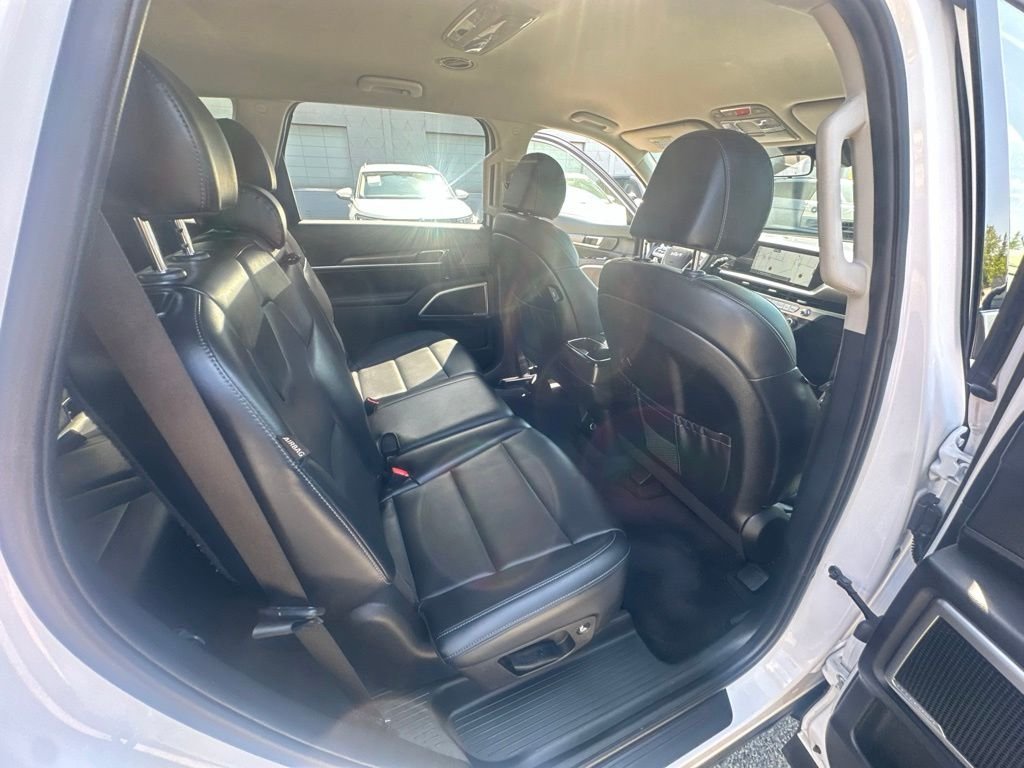 Certified Used 2024 White Kia LX image 31