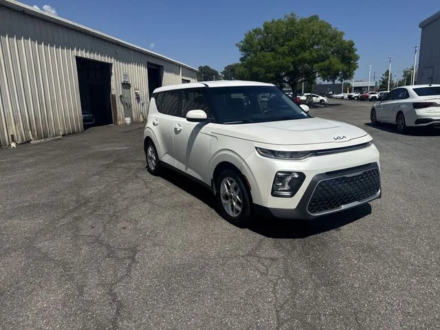 Used 2022 White Kia LX image 3