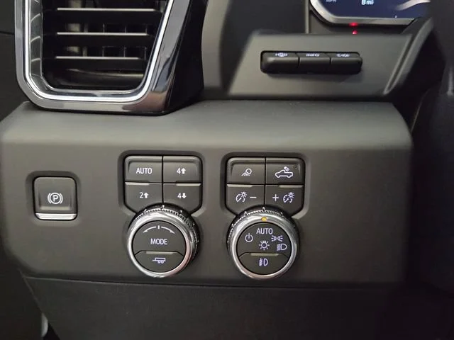 New 2026 Glacier White Tricoat GMC Denali Ultimate image 31