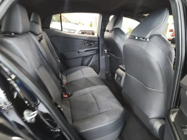2026 Toyota C-HR XSE - Photo 13