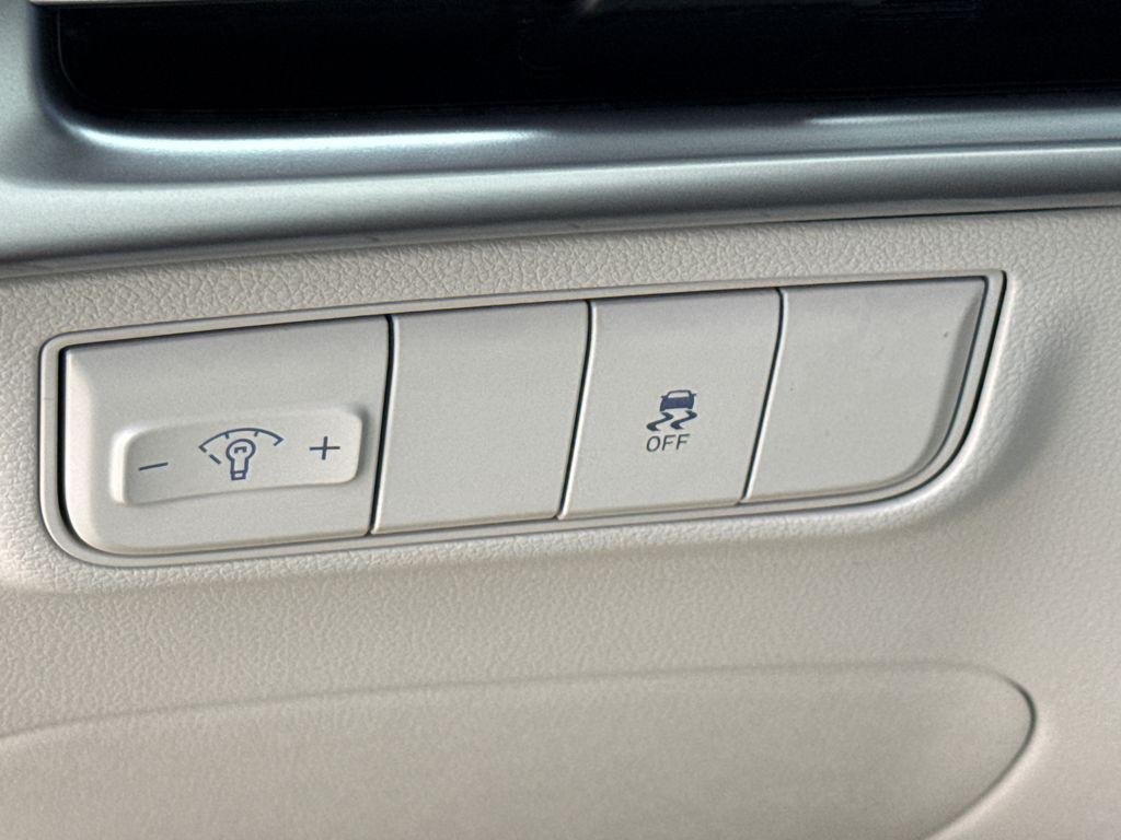 New 2026 White Hyundai SE FWD image 22