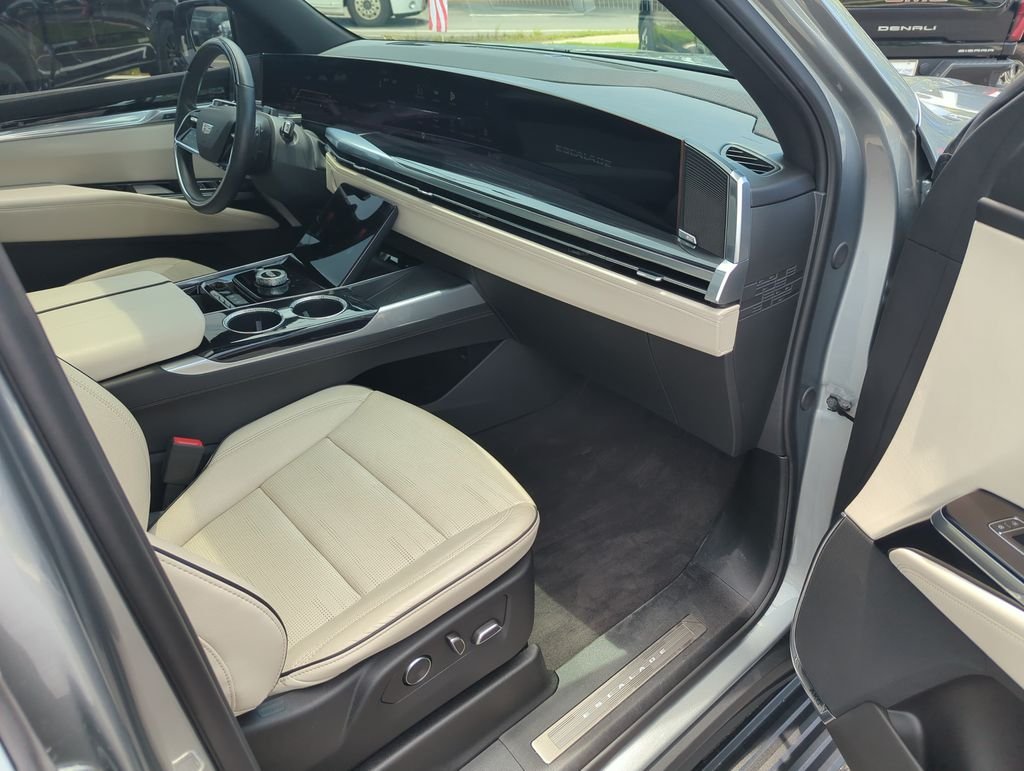 Used 2025 Silver Cadillac Sport image 41