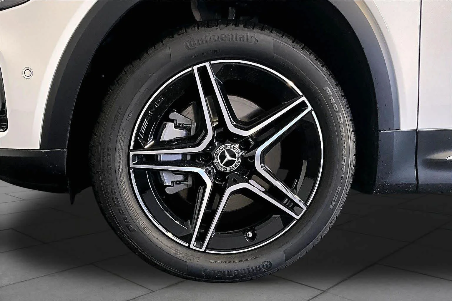 New 2026 Polar White Mercedes-Benz GLB 250 image 17