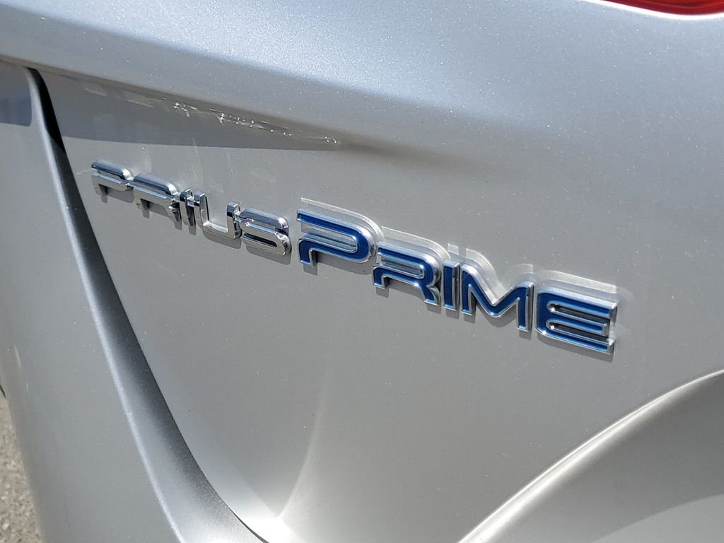 Used 2017 Classic Silver Metallic Toyota Plus image 8