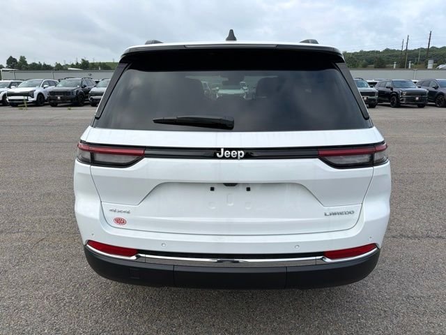 New 2026 Bright White Clear-Coat Exterior Paint Jeep Laredo image 4