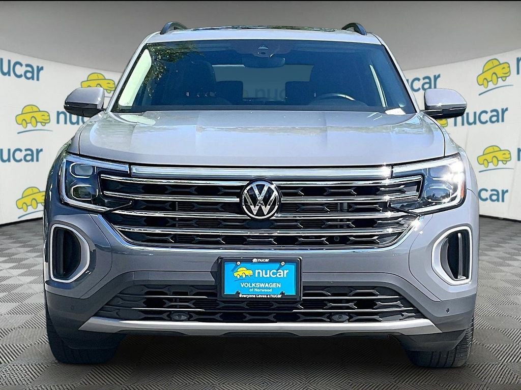Used 2025 Gray Volkswagen 2.0T SE w/Technology image 2
