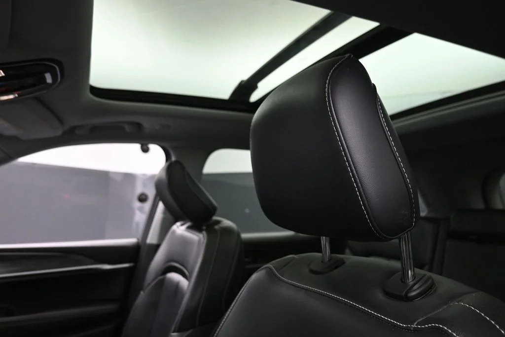 Used 2022 White Jeep 4xe image 17