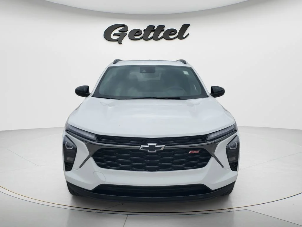 Used 2025 Summit White Chevrolet 2RS image 8