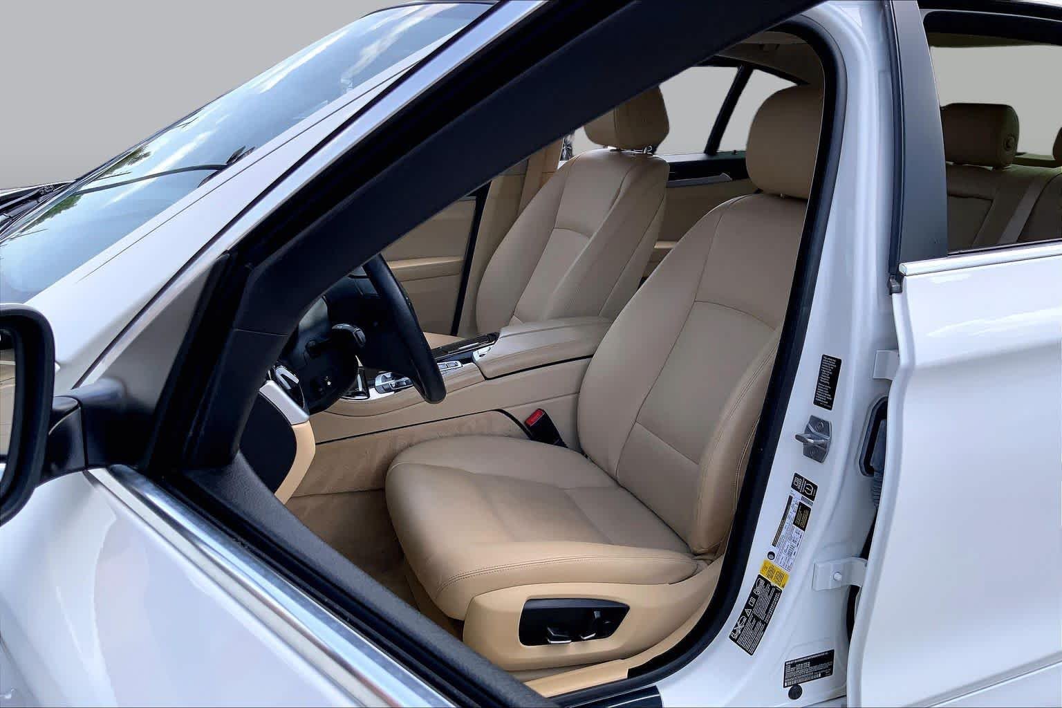 Used 2014 Mineral White Metallic BMW 535i xDrive image 8