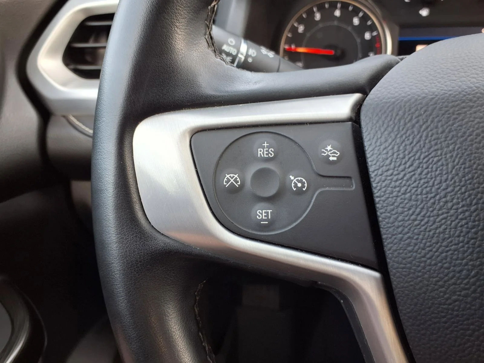 2023 GMC Acadia SLT - Photo 16