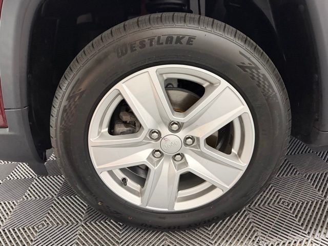 Used 2022 Velvet Jeep Latitude image 43