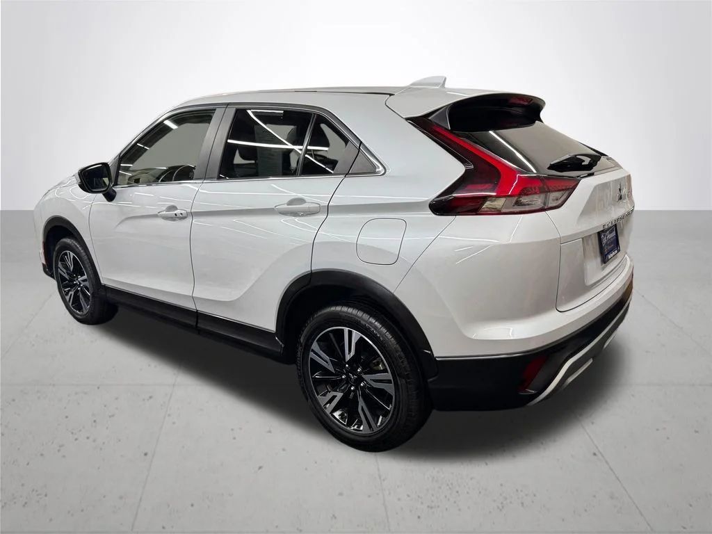 Used 2024 White Mitsubishi SE image 4