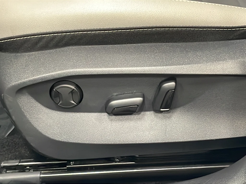 Used 2025 White Volkswagen 1.5T SE image 18