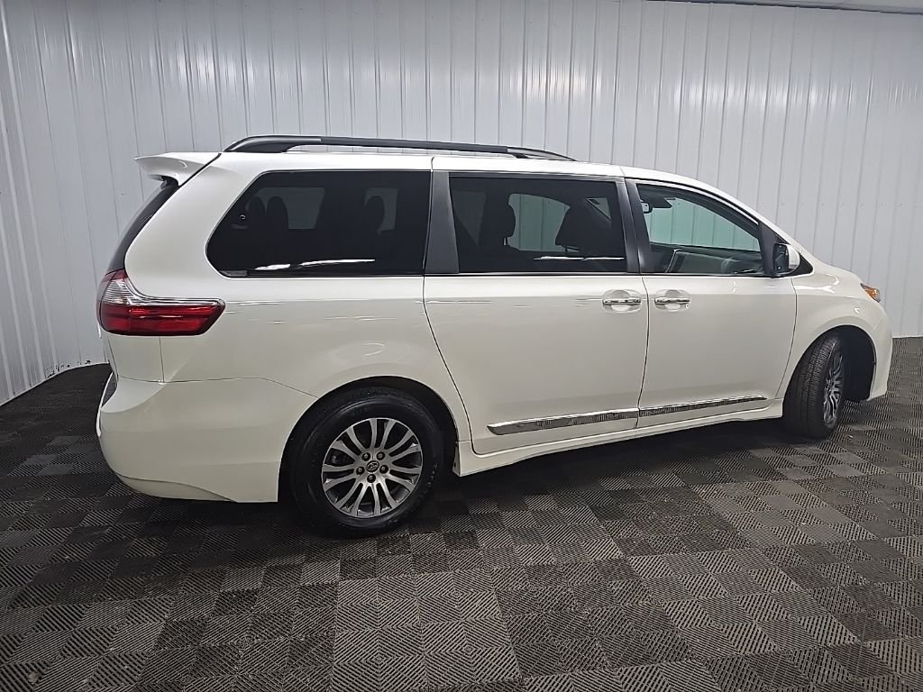 Used 2020 White Toyota XLE image 3