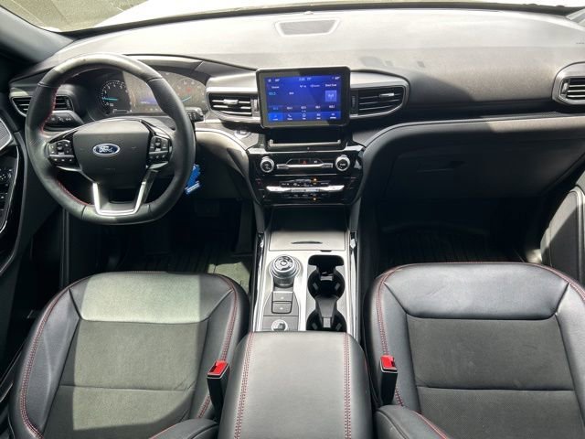 Used 2023 Star White Metallic Tri Coat Ford ST-Line image 39