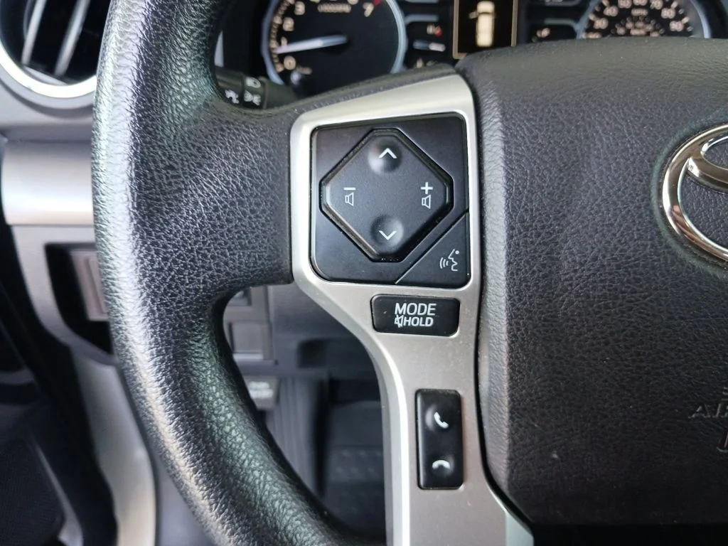 Used 2021 White Toyota SR5 image 31