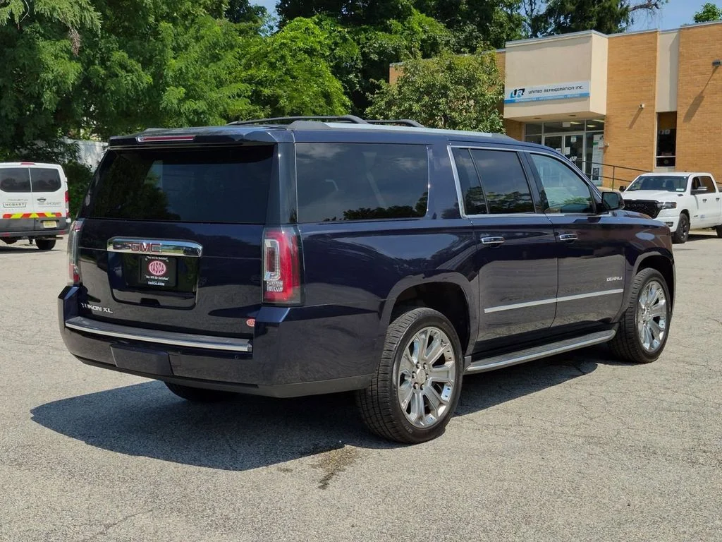 Used 2018 Blue GMC Denali image 3