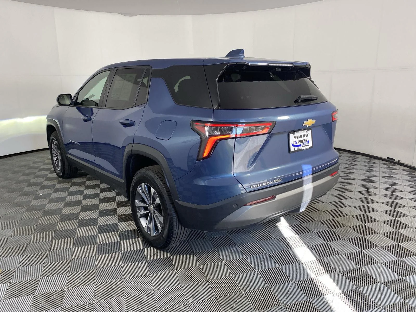 Used 2025 Lakeshore Blue Metallic Chevrolet AWD LT image 5