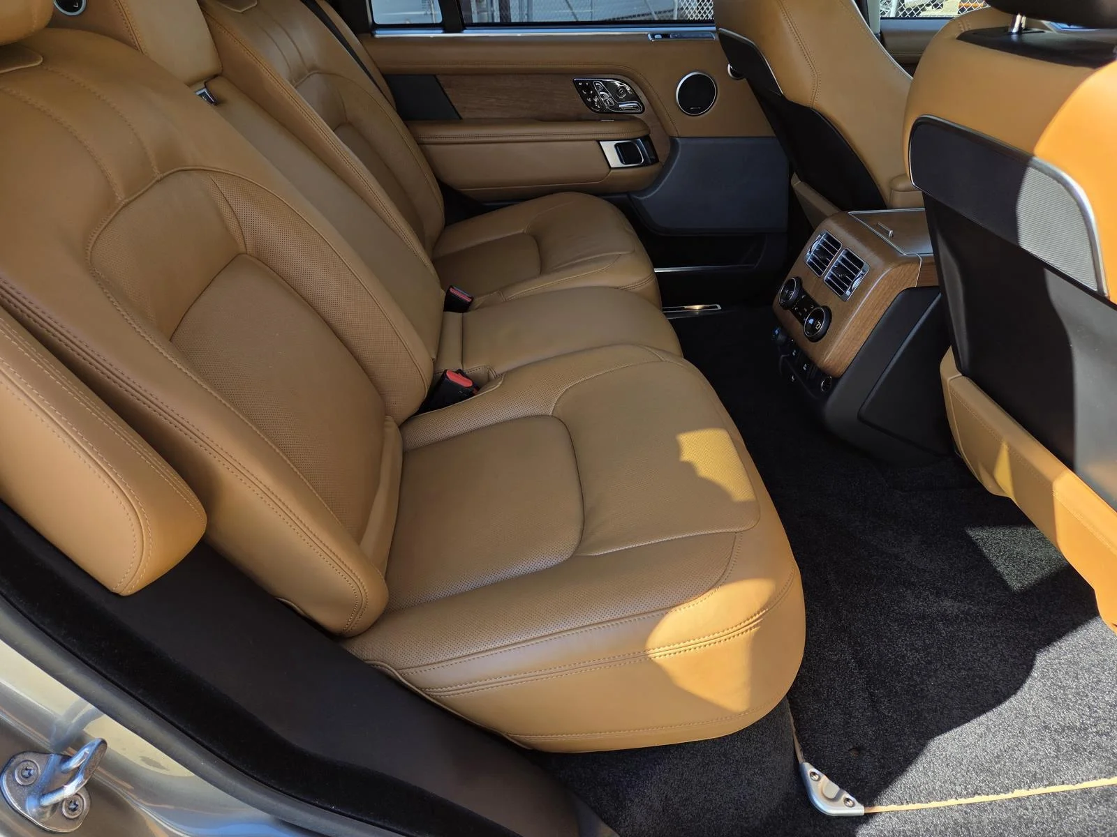 Used 2019 Silicon Silver Premium Metallic Land Rover Autobiography image 40