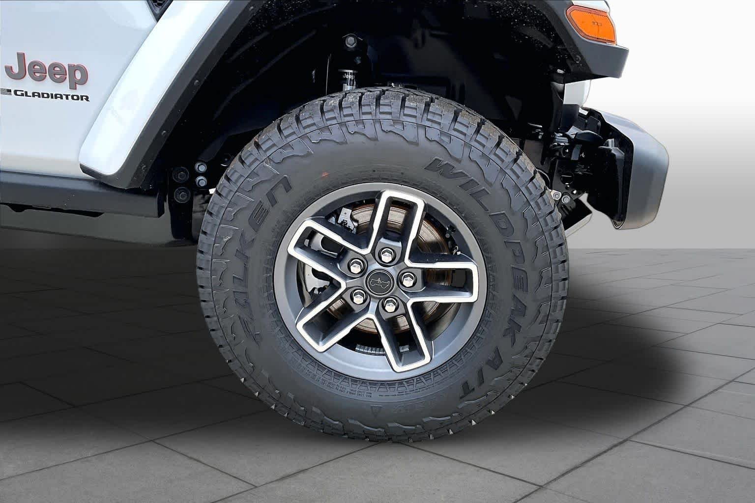 New 2026 Bright White Clearcoat Jeep Mojave image 12