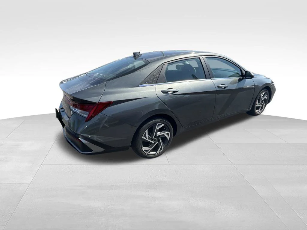 Used 2025 Gray Hyundai SEL Convenience image 19