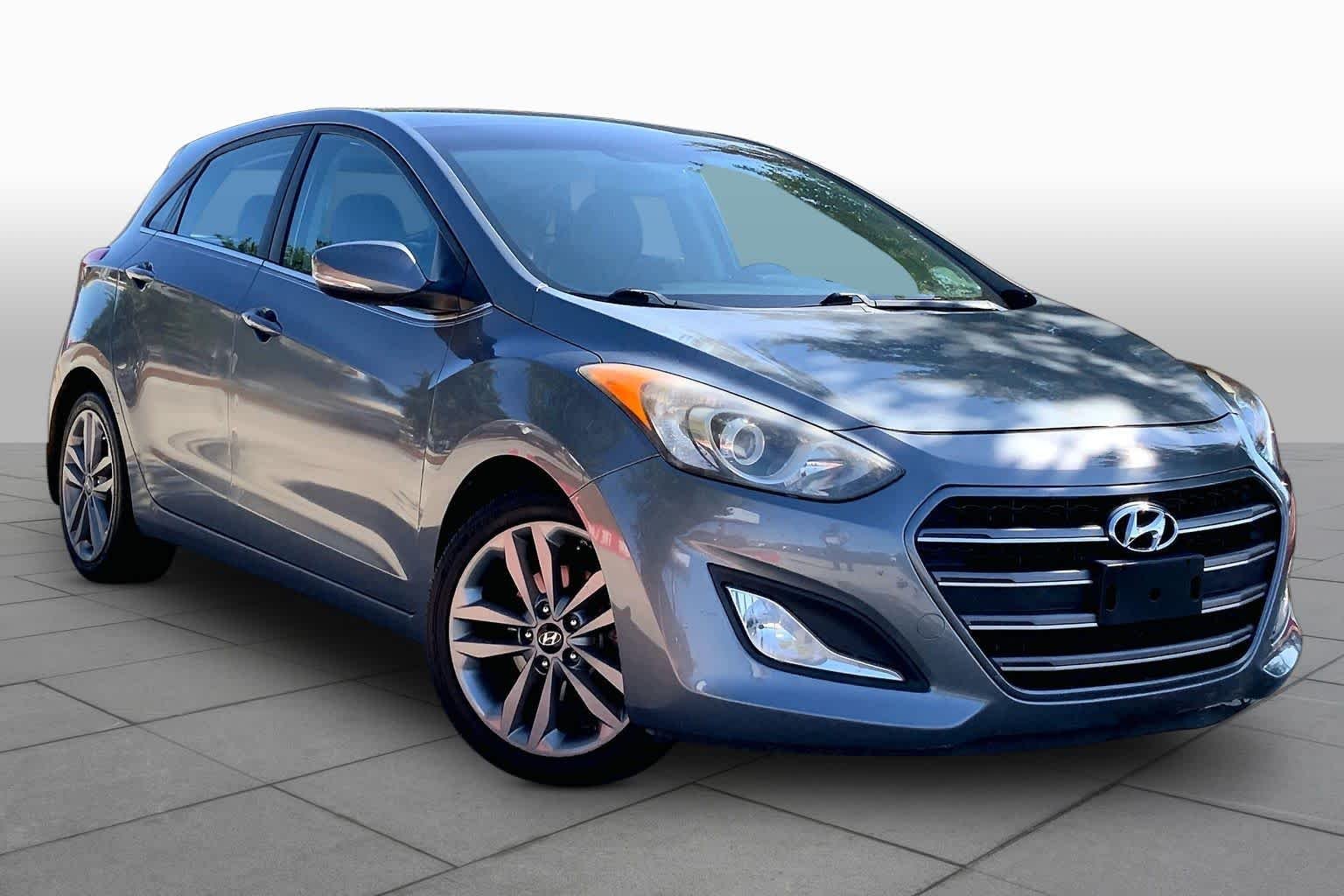 Used 2016 Galactic Gray Hyundai  image 3