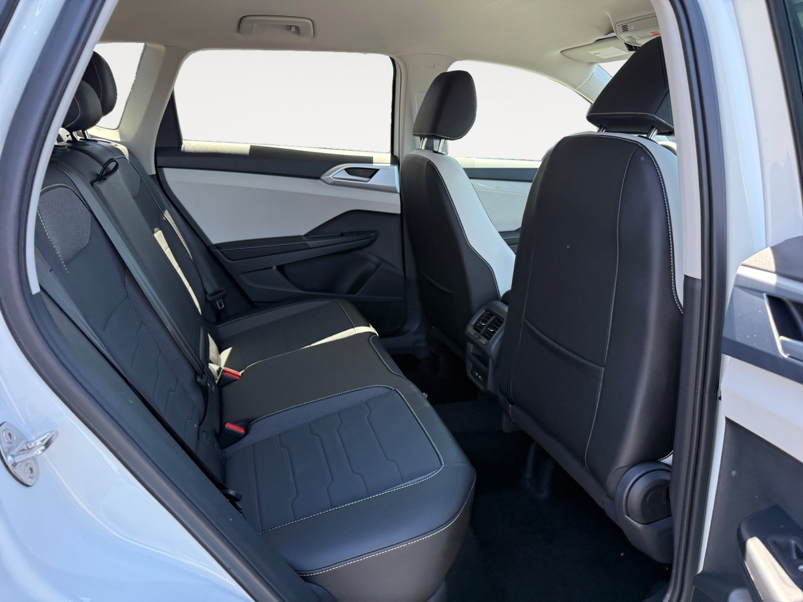 New 2026 Pure White Volkswagen SE image 18
