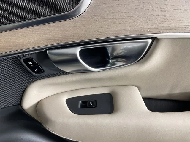 2025 Volvo XC90 Core - Photo 13