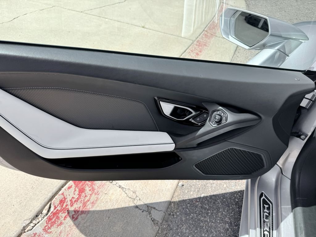 Used 2018 Silver Lamborghini LP580-2S image 13