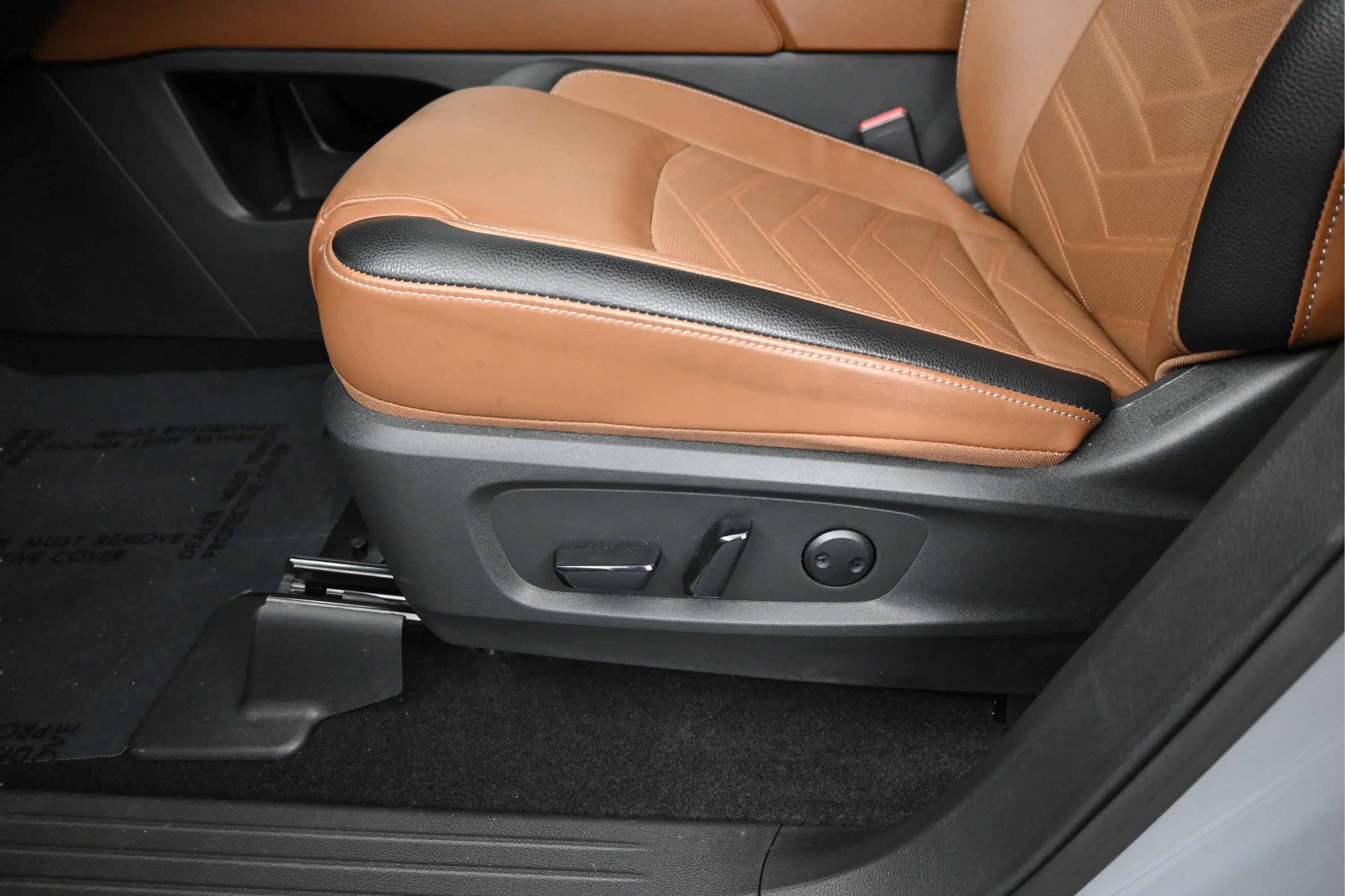 Certified Used 2024 Boulder Gray Pearl Nissan Platinum image 10