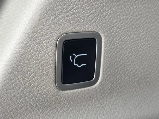 Used 2023 Black Chrysler Touring L image 34