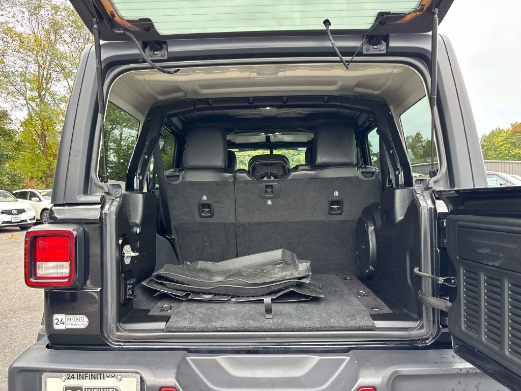 Used 2023 Black Jeep Sahara image 14