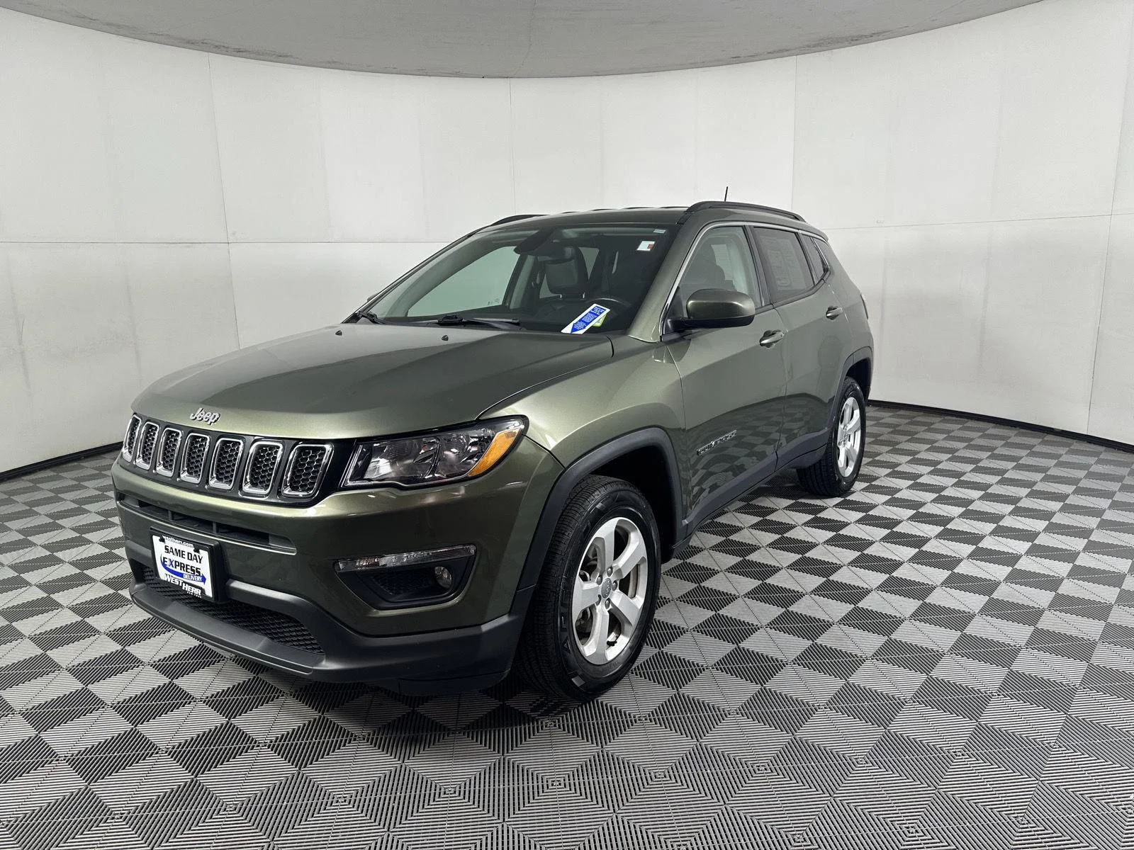 Used 2020 Olive Green Pearlcoat Jeep Latitude image 20