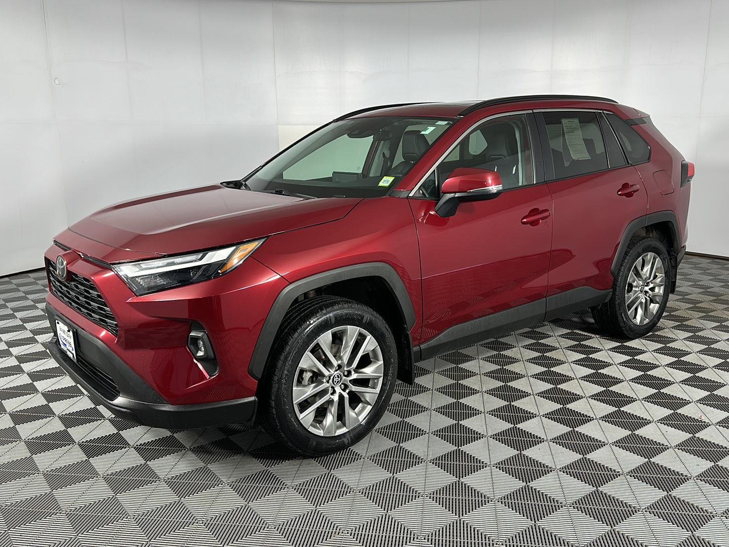 Used 2024 Ruby Flare Pearl Toyota XLE Premium image 4