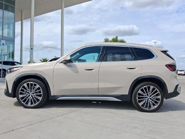 Used 2026 Beige BMW xDrive28i image 4