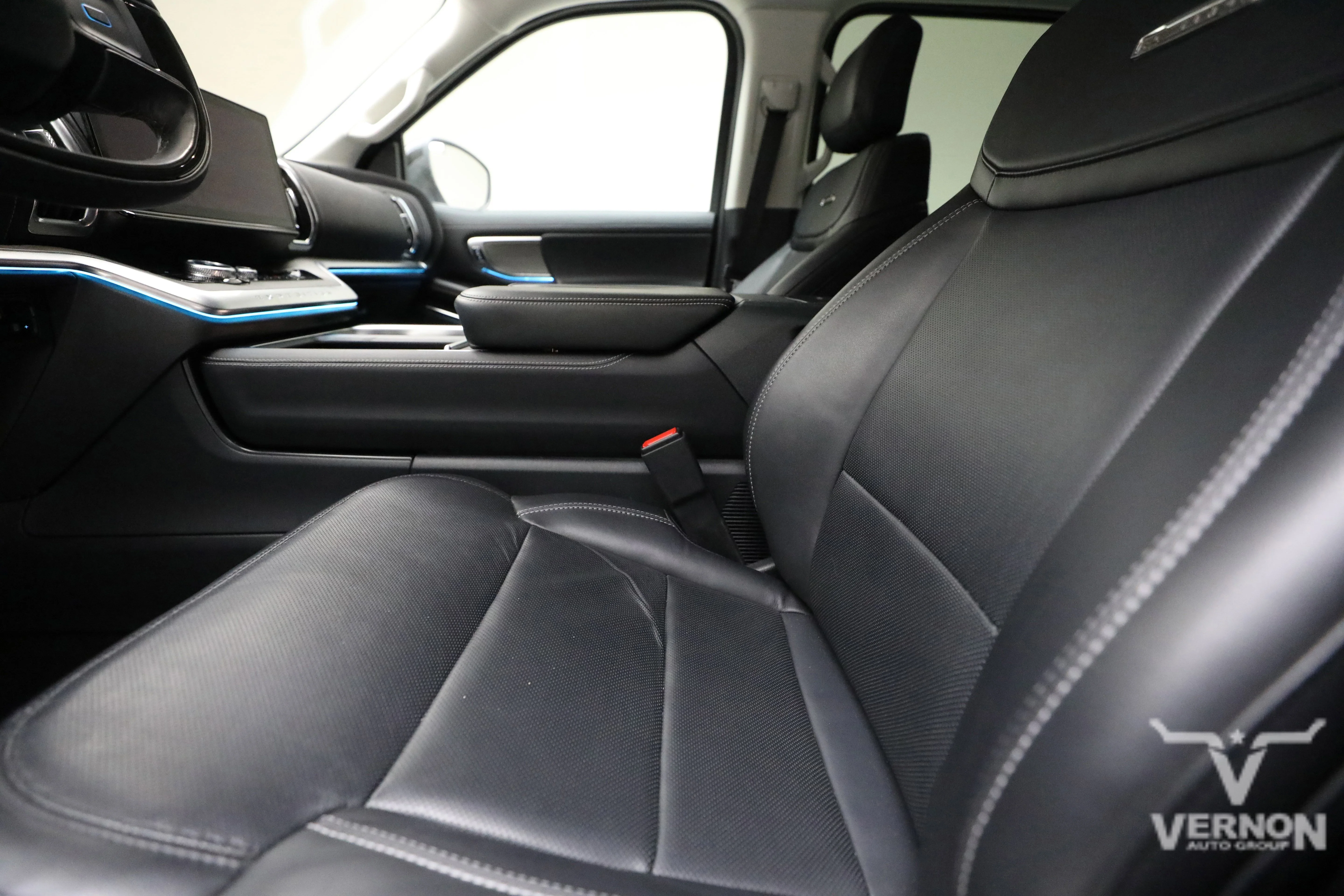 Pre-Owned 2025 Ford Expedition Platinum 4x4
