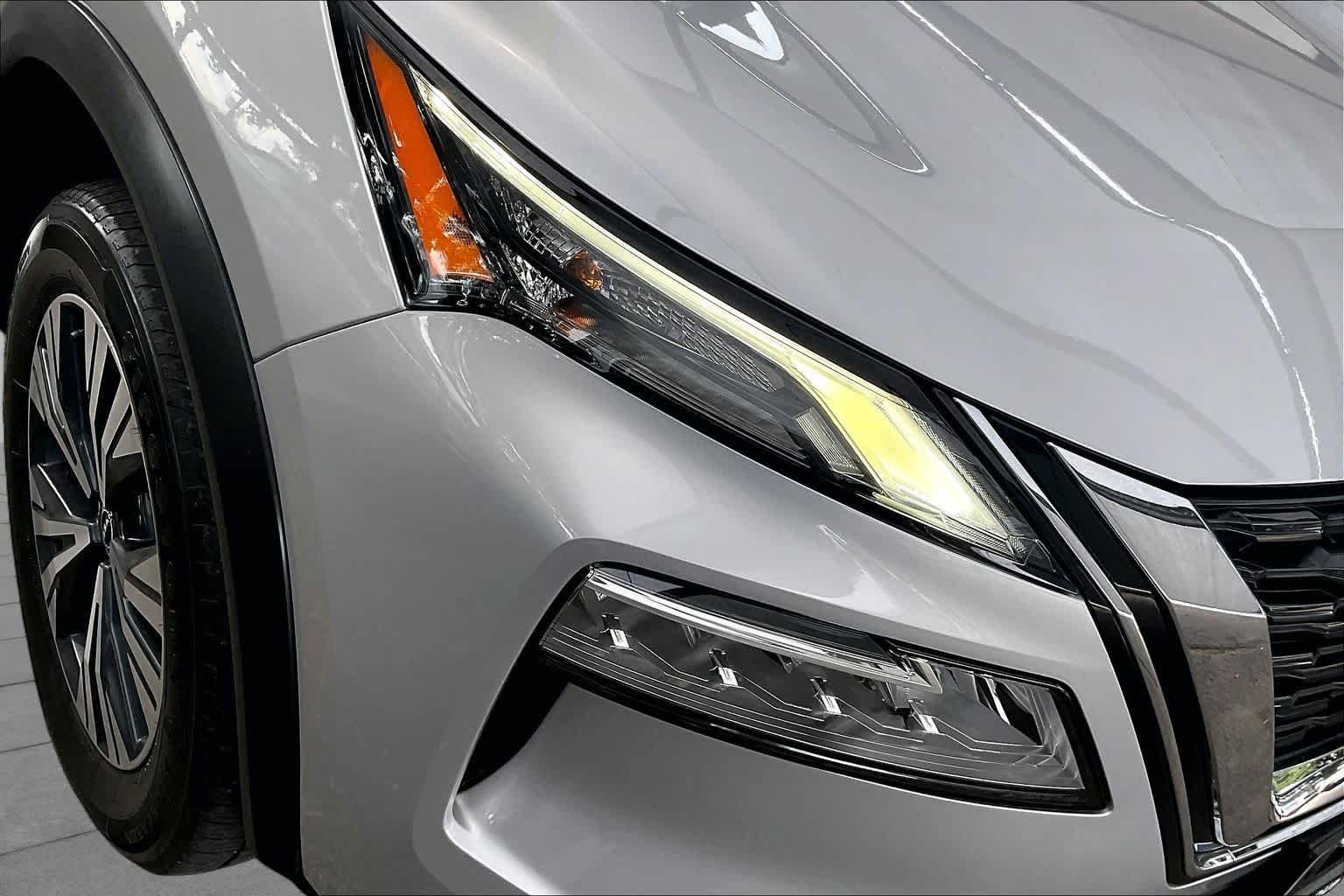 Used 2023 Brilliant Silver Metallic Nissan SV image 27