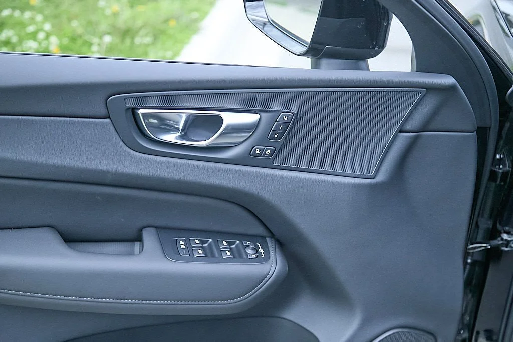 New 2026 Onyx Black Volvo Plus image 11