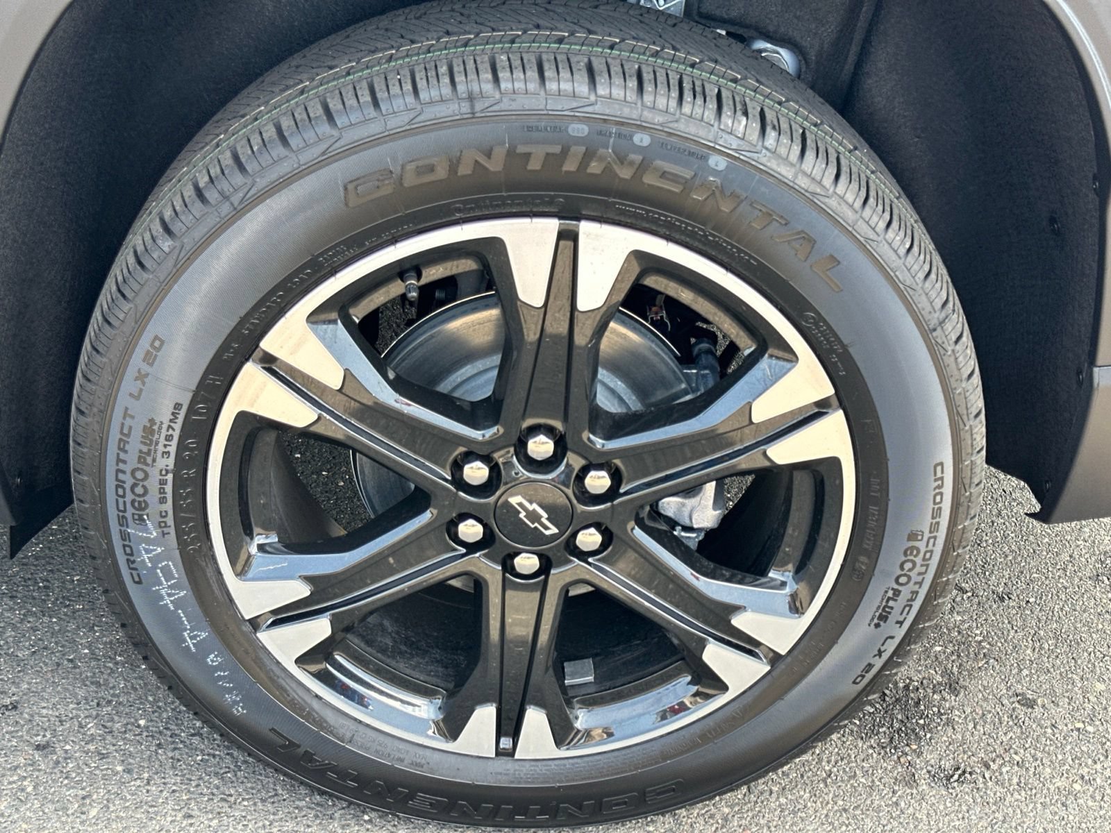 New 2027 Polar White Tricoat Chevrolet LT with Sun and Wheel Package - Exotex Seating image 11