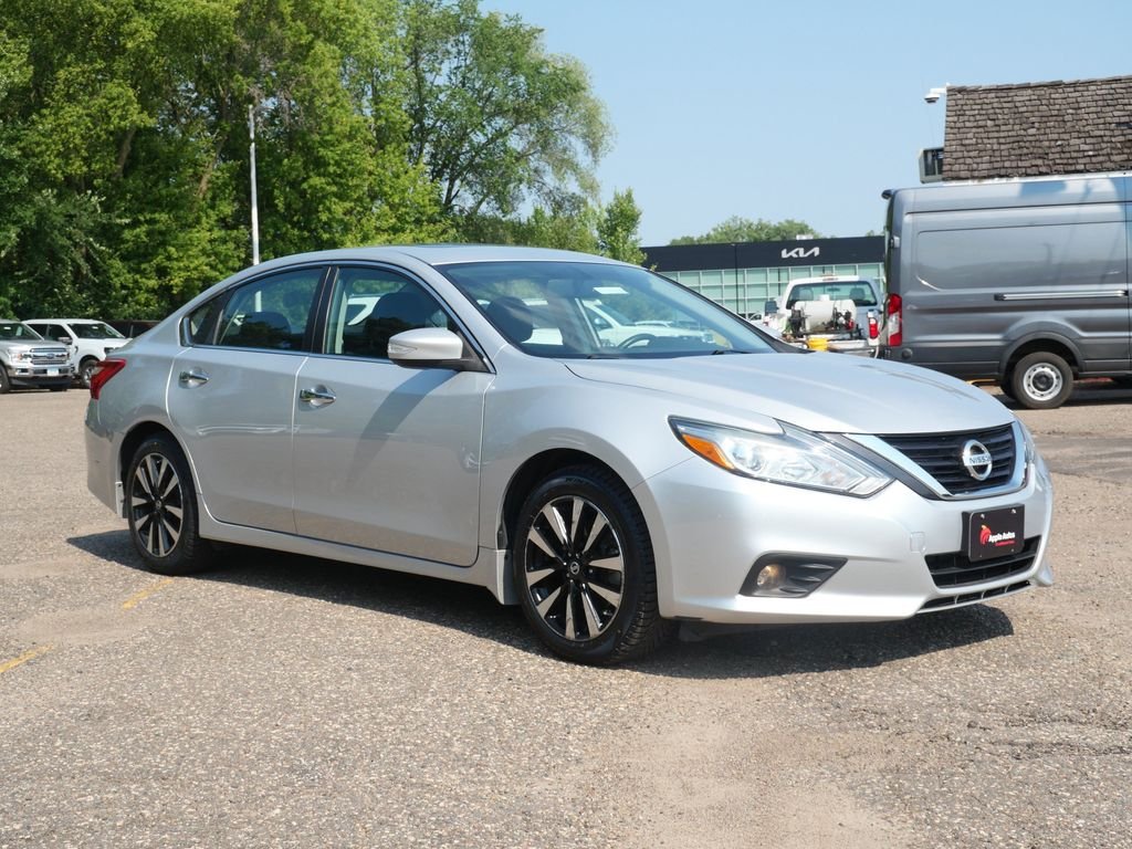 Certified Used 2017 Silver Nissan 2.5 SV image 1