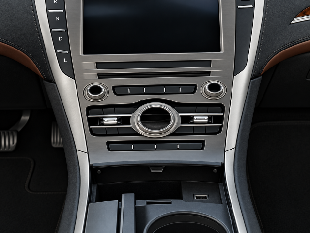 Used 2018 White Lincoln Reserve image 10