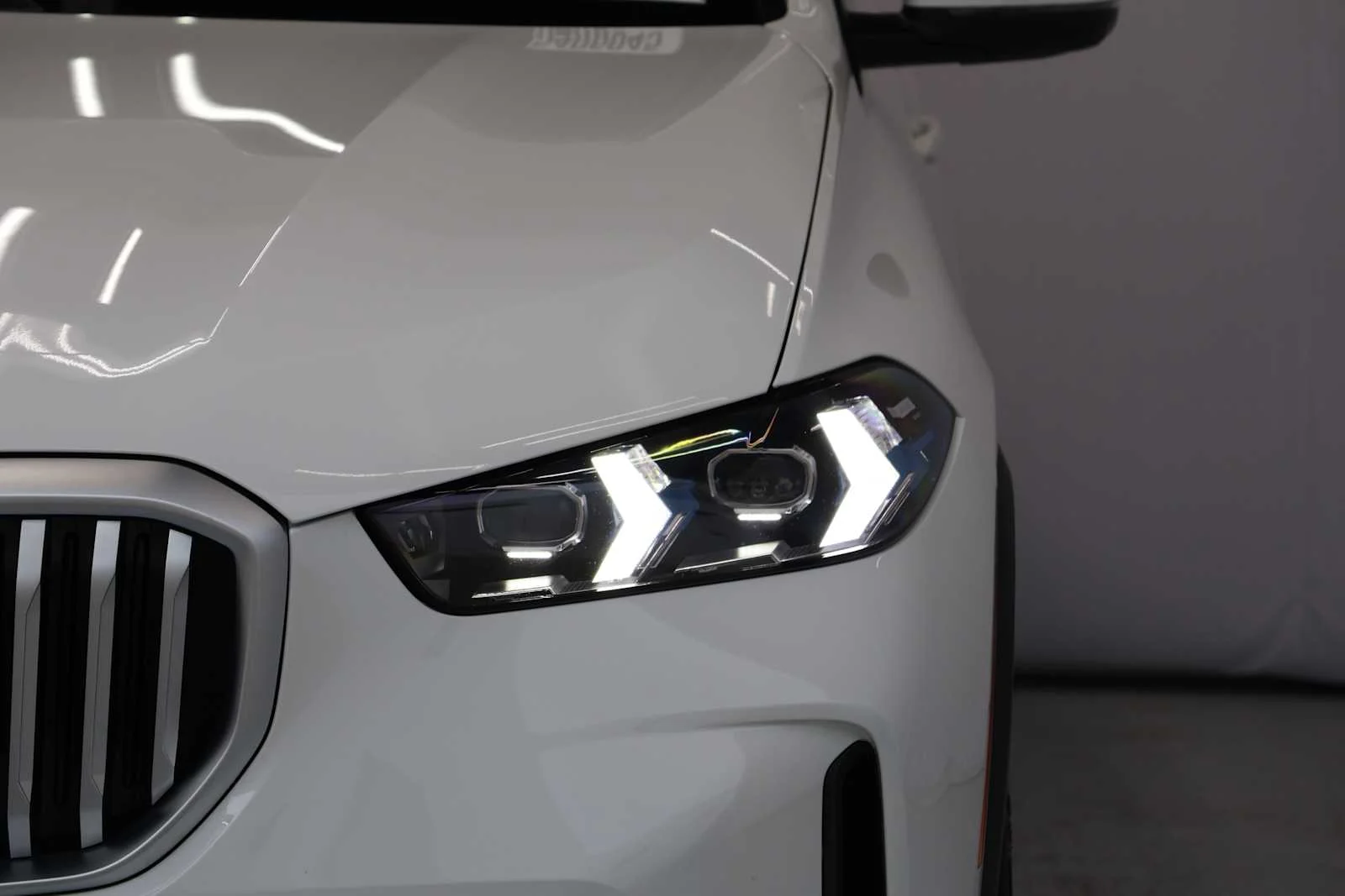Certified Used 2026 Alpine White BMW sDrive40i image 4