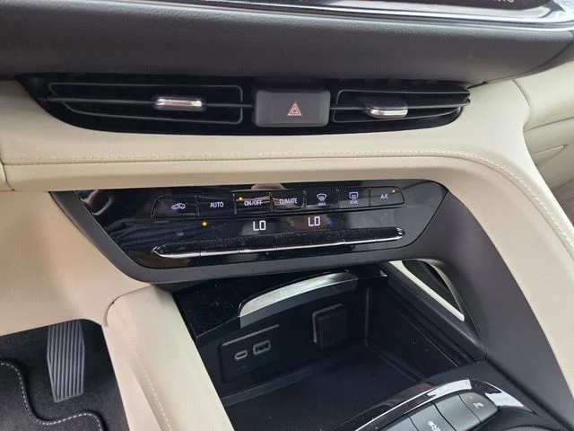 Used 2023 Black Buick Essence image 23