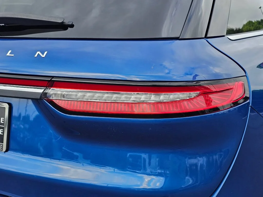 Used 2021 Artisan Blue Lincoln Standard image 9
