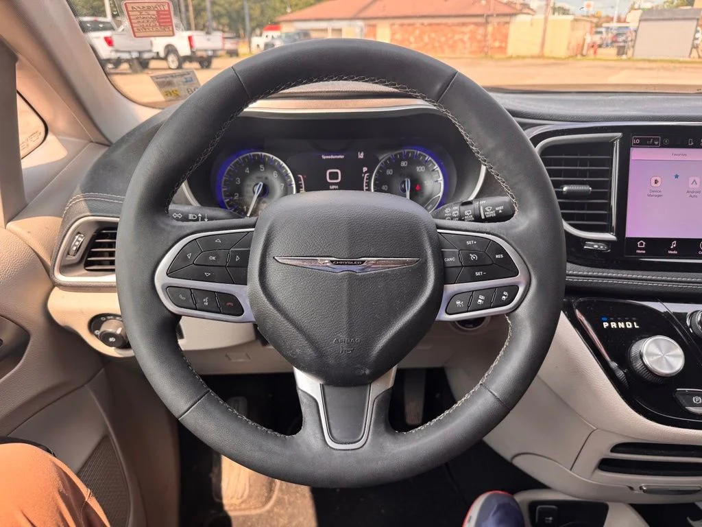 Used 2023 Silver Chrysler Touring L image 20
