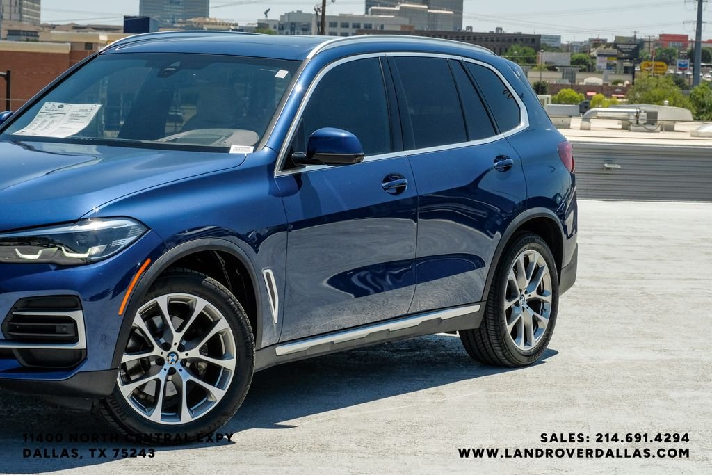 Used 2022 Blue Metallic BMW sDrive40i image 4